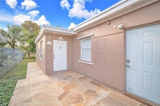 115 NW 28th Ave in Fort Lauderdale, FL - Building Photo - Building Photo