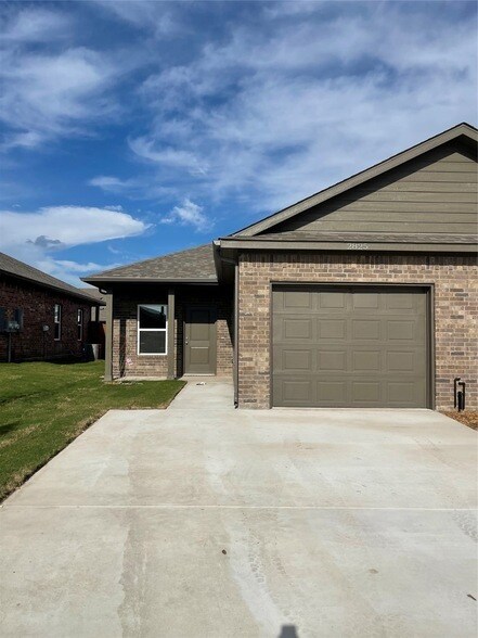 2825 Peony Dr in Sherman, TX - Foto de edificio