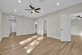 439 W Lubbock St in San Antonio, TX - Building Photo - Building Photo