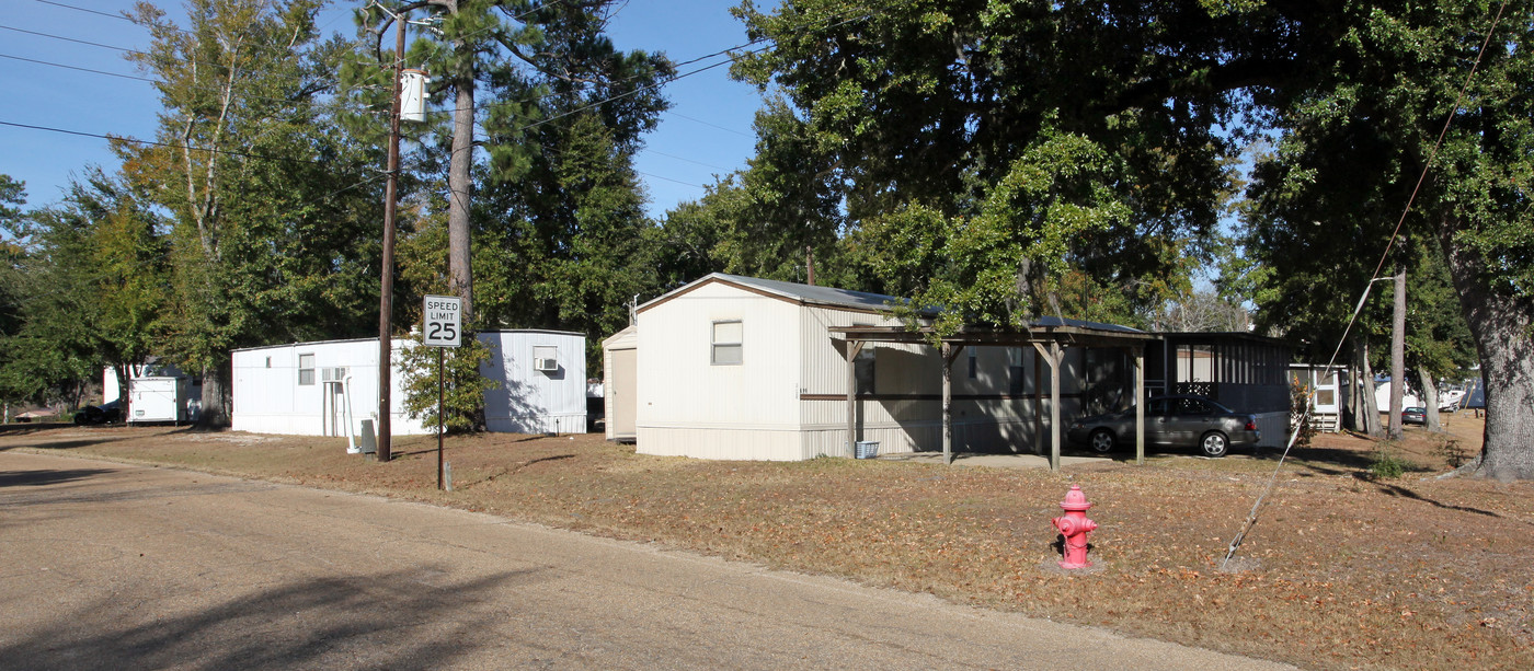 413 Mary Walker Rd in Gautier, MS - Building Photo