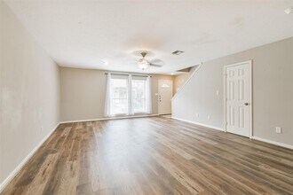 1011 Hamblen Rd in Humble, TX - Building Photo - Building Photo