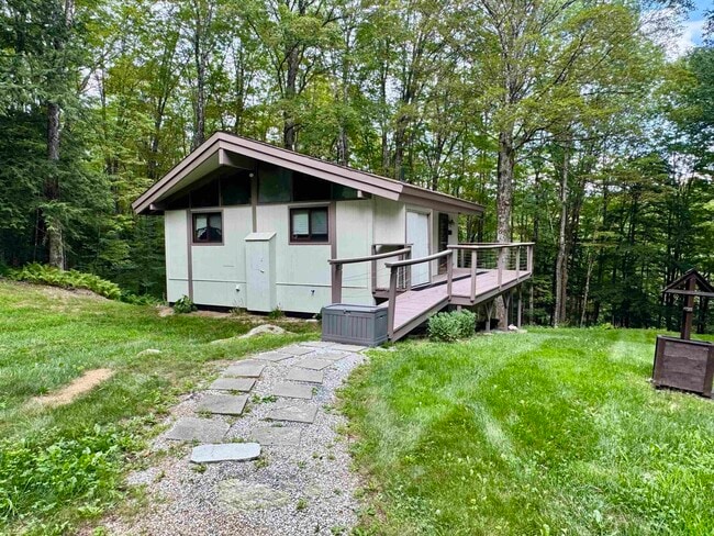 44 Troon Dr in Grantham, NH - Foto de edificio - Building Photo