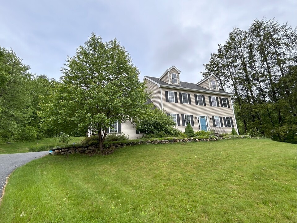247 Tahattawan Rd in Littleton, MA - Building Photo
