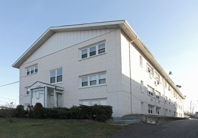 West First Apartments in Roselle, NJ - Building Photo - Building Photo