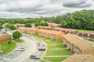 The Willows Apartments in Kinston, NC - Building Photo - Building Photo