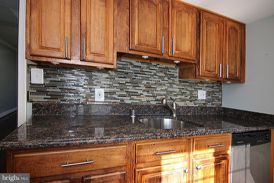 912 Barnaby St SE-Unit -201 in Washington, DC - Building Photo