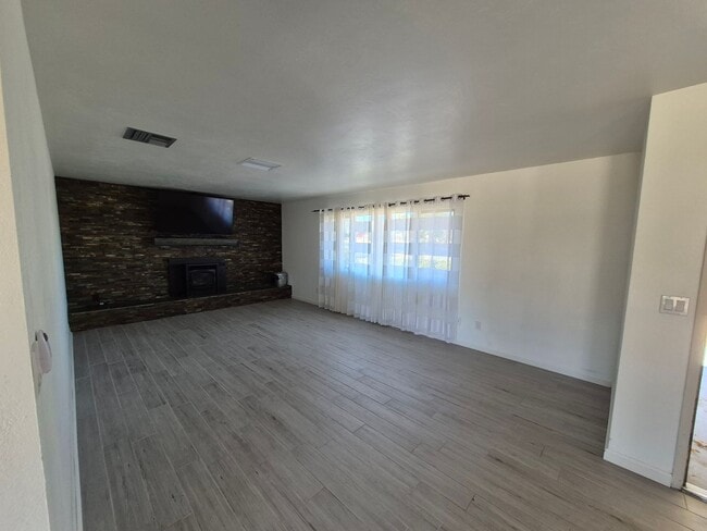 7653 Hanford Ave in Yucca Valley, CA - Building Photo - Building Photo