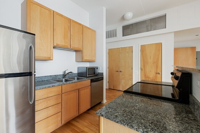 1000 W Leland Ave in Chicago, IL - Building Photo - Building Photo