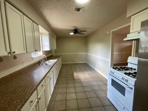 802 Mildred Ave in Burnet, TX - Building Photo - Building Photo
