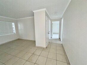 11625 Canal Dr, Unit 18 in Miami, FL - Building Photo - Building Photo