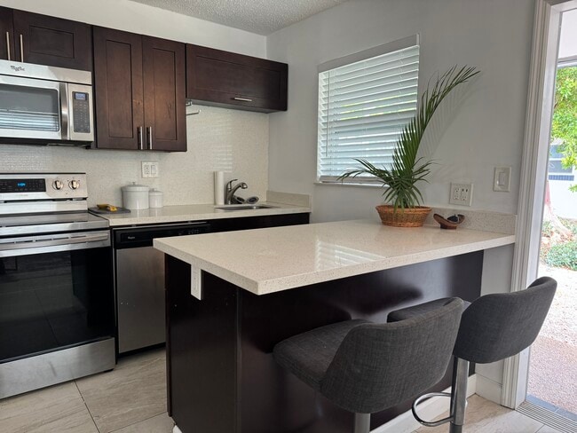 1214 NE 5th Ter, Unit 2