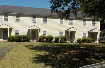 2700 Doncaster Dr in Albany, GA - Building Photo - Building Photo