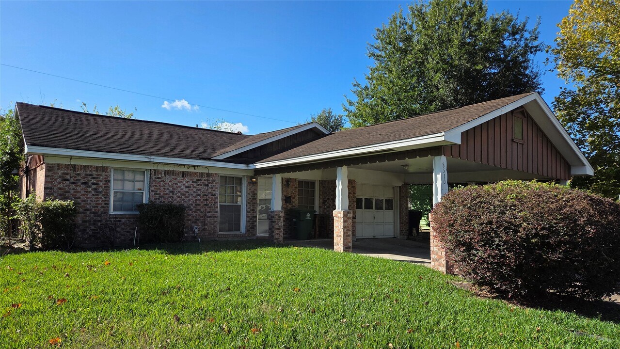 8510 Cowart St in Houston, TX - Building Photo