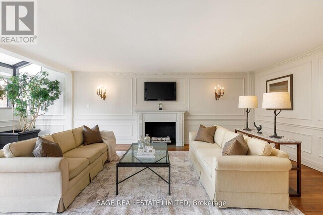 55 A Avenue Rd in Toronto, ON - Building Photo - Building Photo