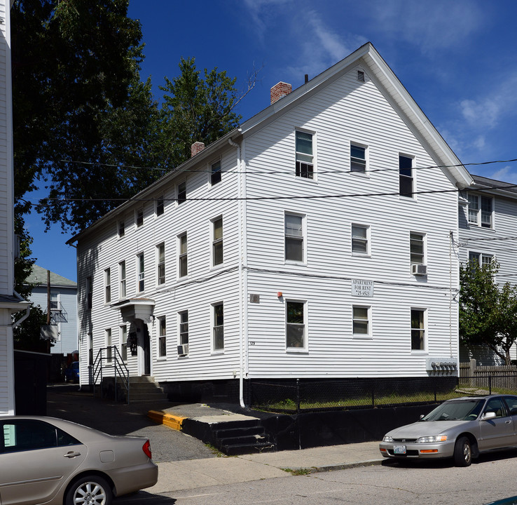 129 Garfield St in Central Falls, RI - Building Photo