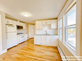 19 Town Hill St, Unit 2 in Quincy, MA - Building Photo