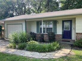 1004 SE 4th St in Bentonville, AR - Building Photo