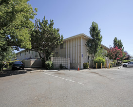 Rivers Bend Apartments in Folsom, CA - Building Photo - Building Photo