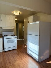 1174 Valota Rd in Redwood City, CA - Building Photo - Building Photo