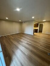 225 E University Dr in Denton, TX - Foto de edificio - Building Photo