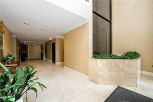 23101 Plantation Dr NE in Atlanta, GA - Building Photo - Building Photo