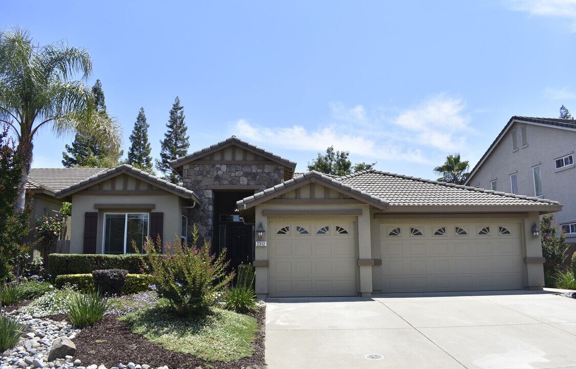 2312 Petruchio Way in Roseville, CA - Building Photo