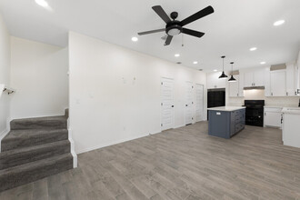 200 Cub Cir in La Feria, TX - Building Photo - Interior Photo