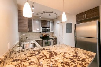 64 Isle of Venice Dr, Unit 26 in Fort Lauderdale, FL - Foto de edificio - Building Photo