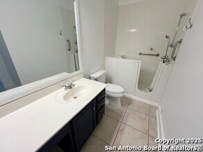 6601 Shadden Oaks in San Antonio, TX - Foto de edificio - Building Photo