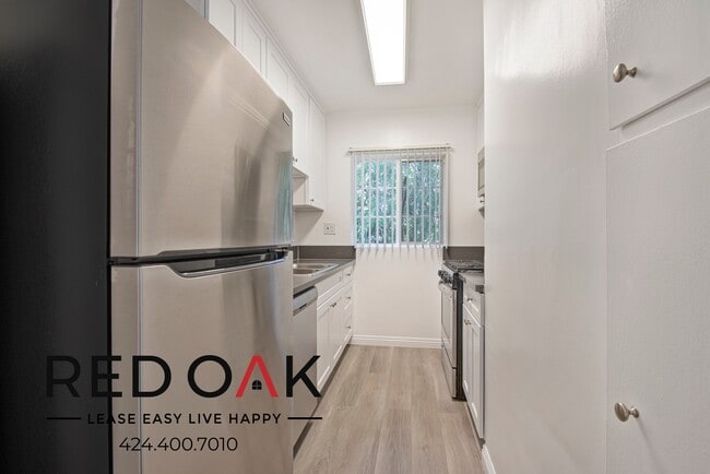 1327 Laurel Ave in West Hollywood, CA - Building Photo - Building Photo