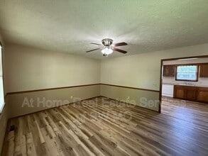 103 S Cottonwood Ave in Republic, MO - Building Photo - Building Photo
