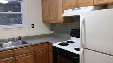 Hudson Gardens in Hudson, NH - Building Photo - Interior Photo