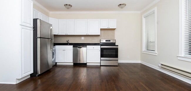 3346 N Marshfield Ave, Unit 209