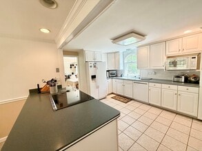 2954 Madison Ave in Bridgeport, CT - Building Photo - Building Photo