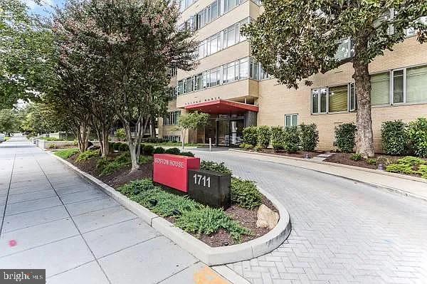 1711 Massachusetts Ave NW in Washington, DC - Building Photo