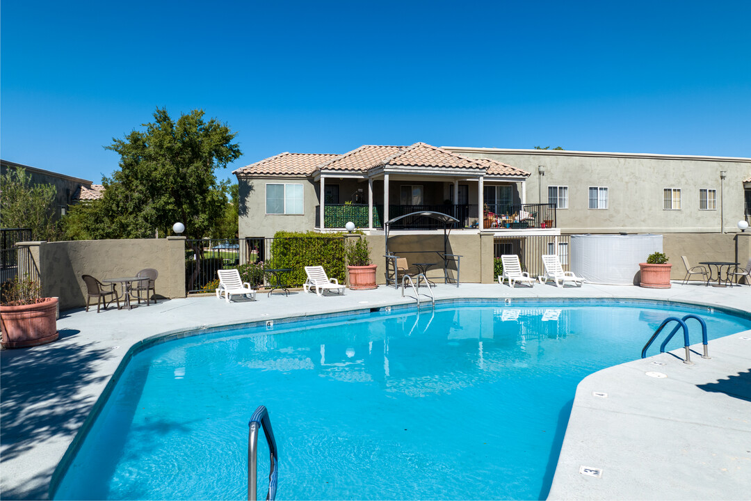 Le Mirage Apartments in Tucson, AZ - Building Photo