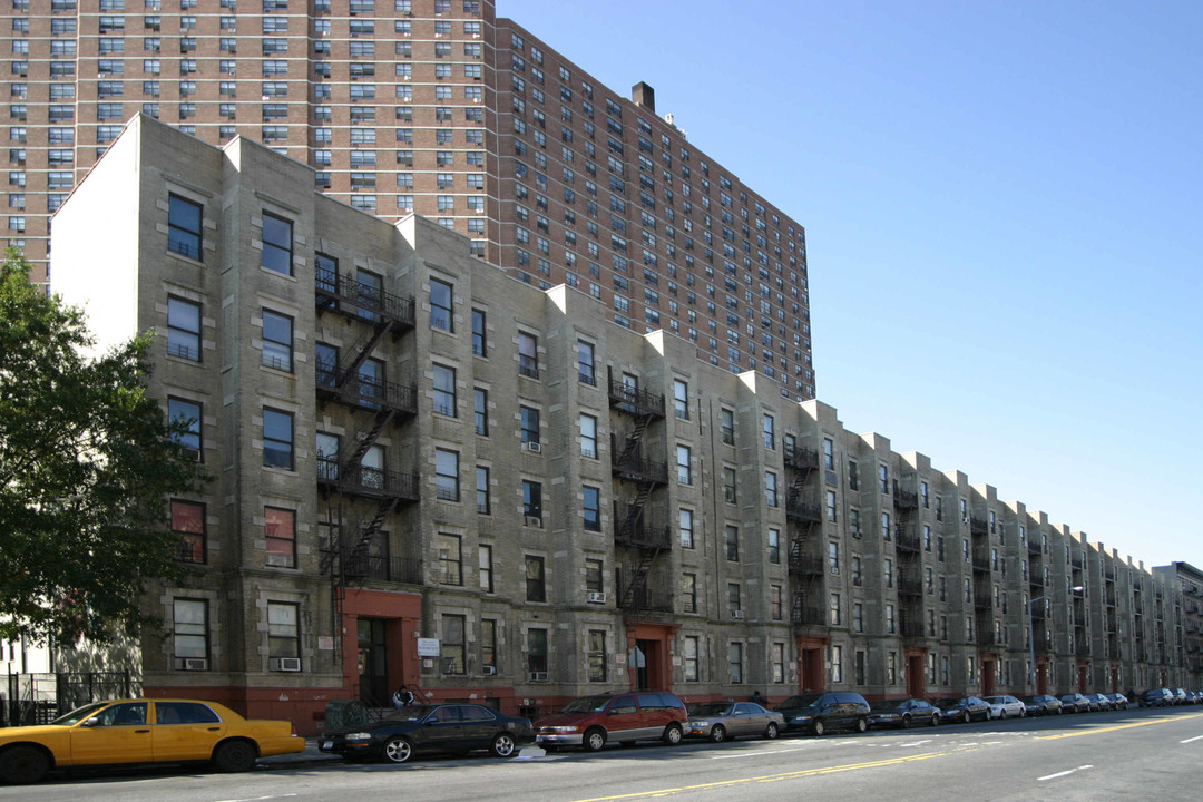 Riverview Apartments in New York, NY - Building Photo