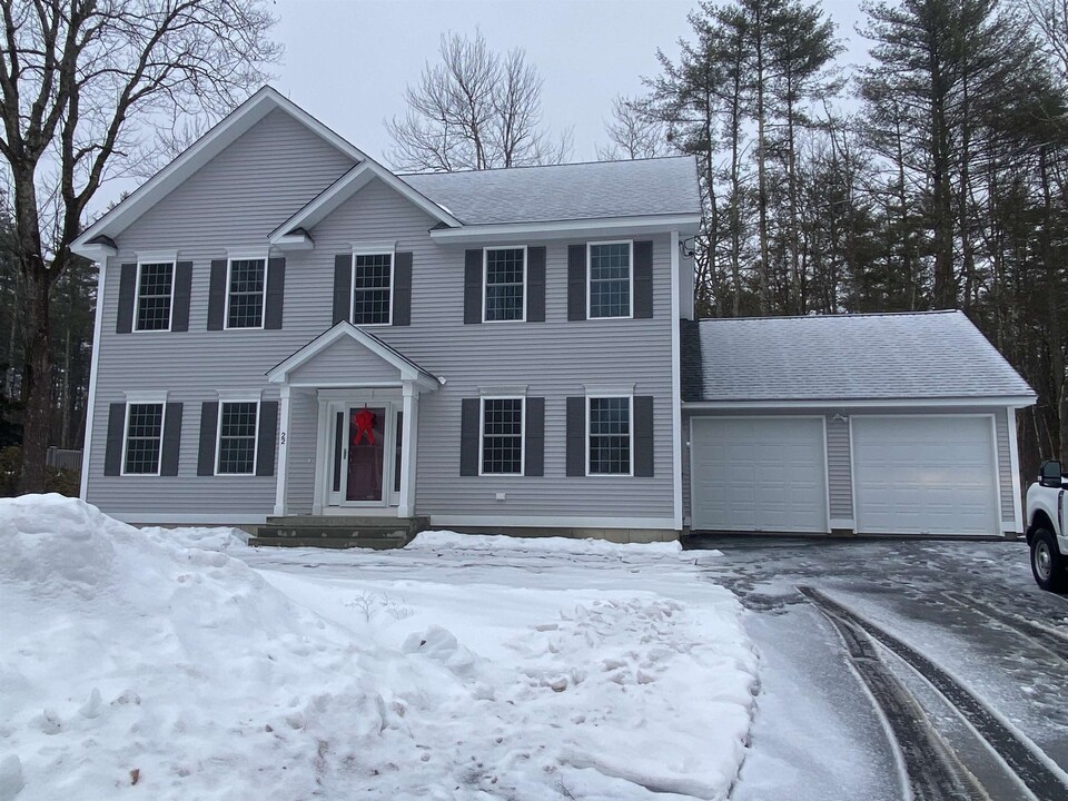 22 Reeds Ferry Way in Merrimack, NH - Building Photo