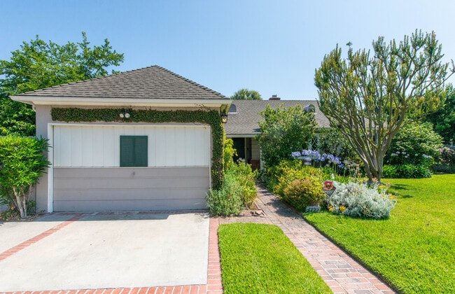 4722 Forman Ave in Toluca Lake, CA - Building Photo - Building Photo