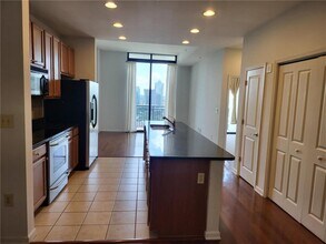 3040 Peachtree Rd in Atlanta, GA - Building Photo - Building Photo