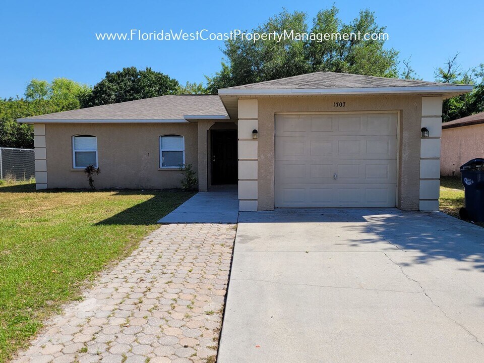 1707 24th St E in Palmetto, FL - Building Photo