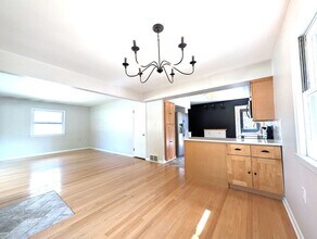2202 N 116th St in Wauwatosa, WI - Building Photo - Building Photo