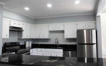 108 World of Tennis Sq in Lakeway, TX - Foto de edificio - Building Photo