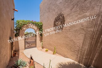 9876 N Ridge Shadow Pl in Oro Valley, AZ - Building Photo - Building Photo
