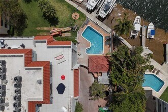 1632 S Bayshore Ct, Unit 501 in Miami, FL - Foto de edificio - Building Photo