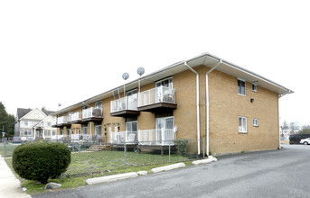 Kingston Arms Apartments in Lakewood, NJ - Building Photo - Building Photo