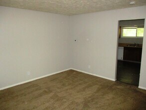 1008 Charlotte Dr in Normal, IL - Building Photo - Building Photo