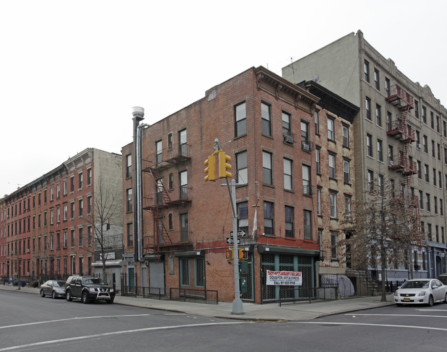 310 S 4th St in Brooklyn, NY - Building Photo