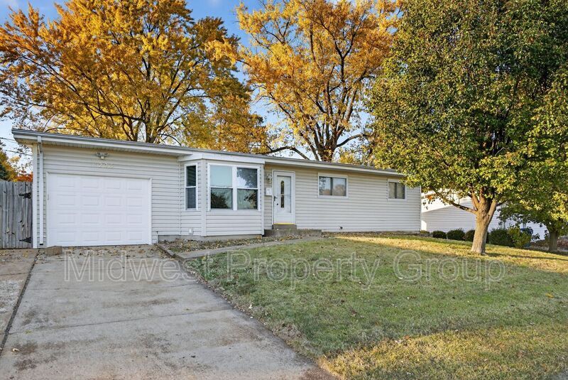 1225 Night Dr in Florissant, MO - Building Photo