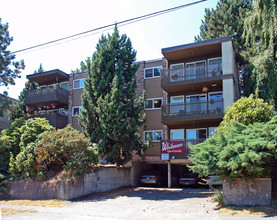 Whitman Apartments in Seattle, WA - Building Photo - Building Photo